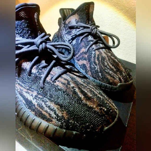--Adidas-- "Yeezy Boost 350 V2" (MX Rock).... like new - Picture 3 of 9